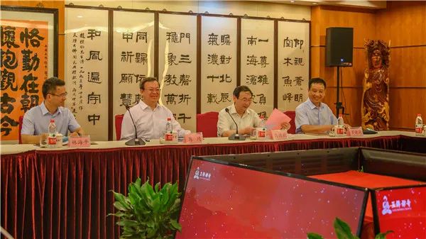 上海市人大常委会副主任陈靖一行到上海玉佛禅寺调研