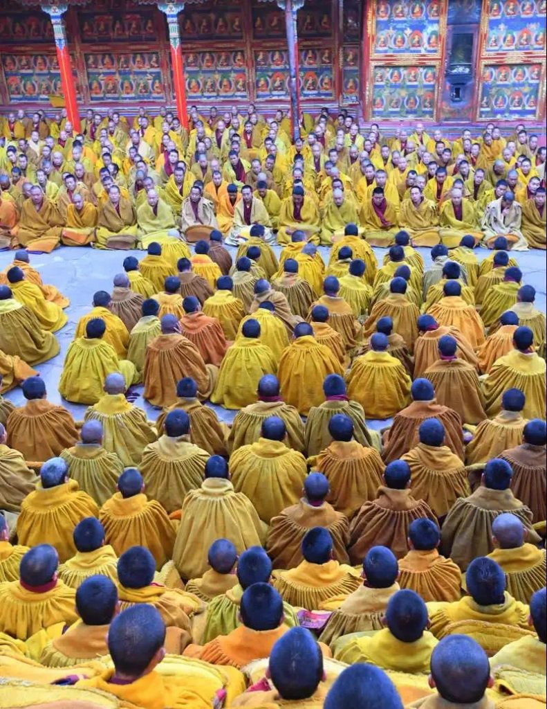 近两个小时立宗答辩，31岁的十一世班禅额尔德尼·确吉杰布获得藏传佛教格鲁派显宗最高学位“嘎钦”