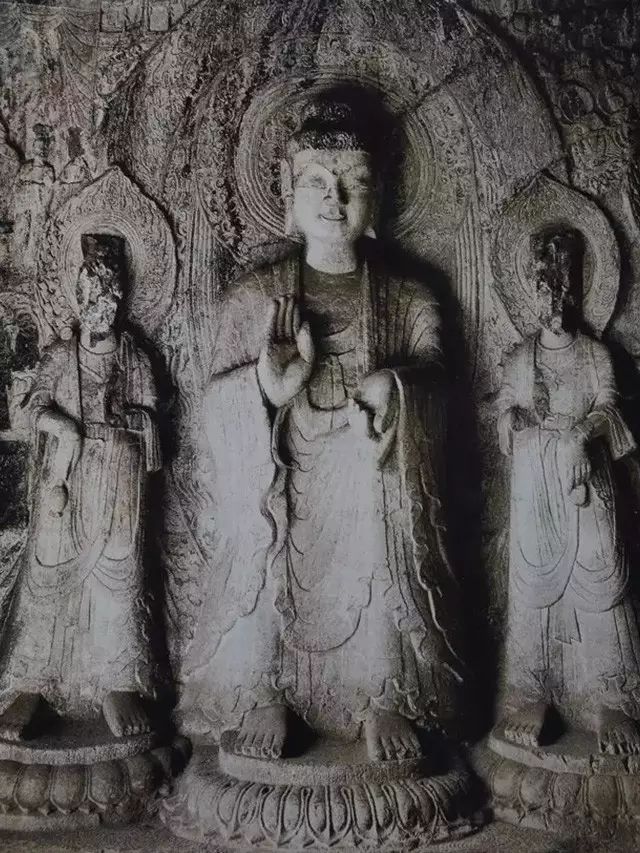 佛陀之衣：简议佛陀服饰的风格与断代（二）