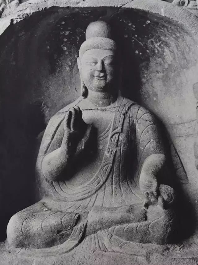 佛陀之衣：简议佛陀服饰的风格与断代（二）