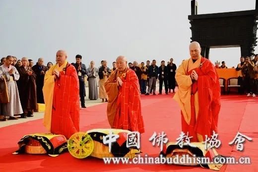 中国佛教协会副会长纯一法师撰联深切缅怀传印长老