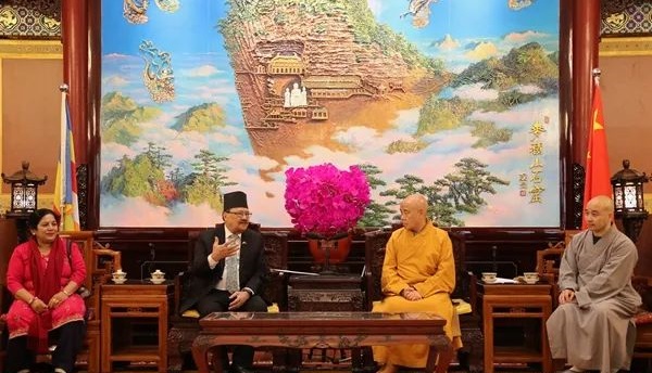 中国佛教协会会长演觉法师会见尼泊尔驻华大使比什努·施雷斯塔一行