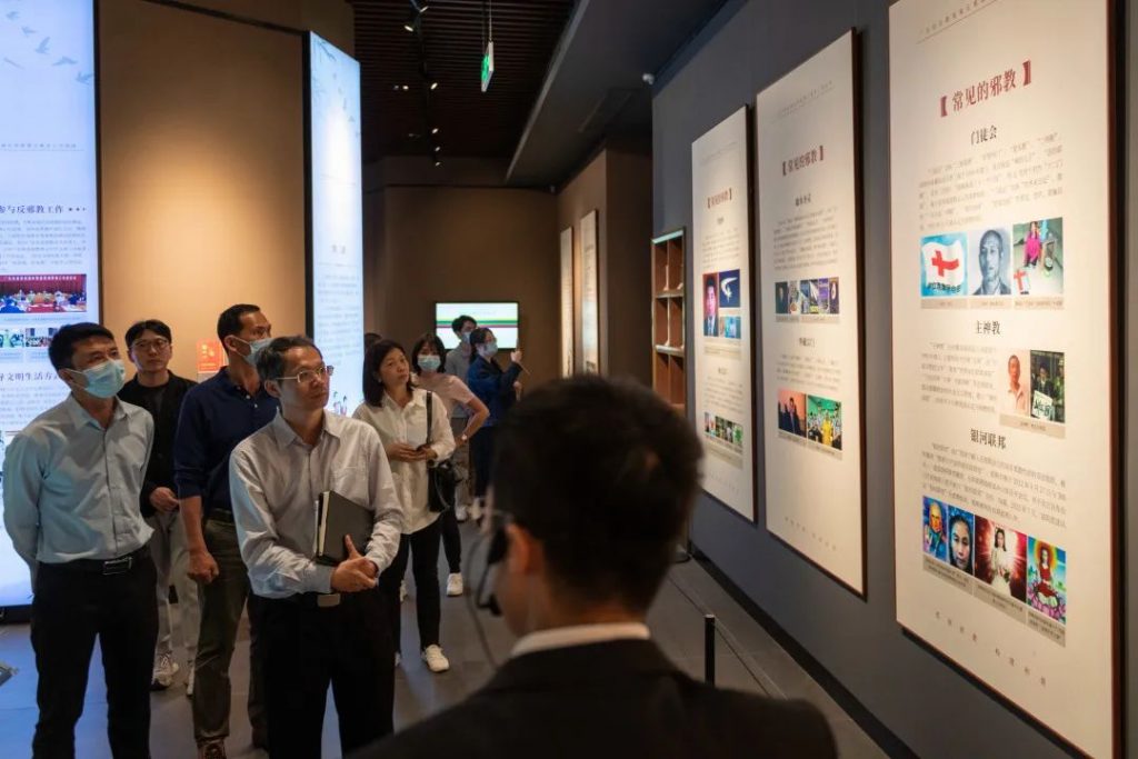 “珠海市反邪教警示教育基地”与“香洲区反邪教警示教育基地”授牌仪式于普陀寺隆重举行