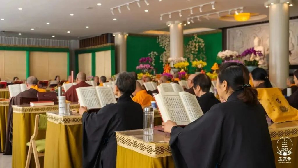 大量的念经磕头就是精进吗？