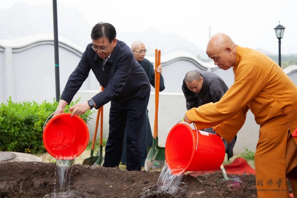 中央统战部副部长、国家宗教事务局局长陈瑞峰到中国佛学院走访调研