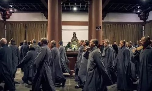 不是不起念头，而是不去追逐念头