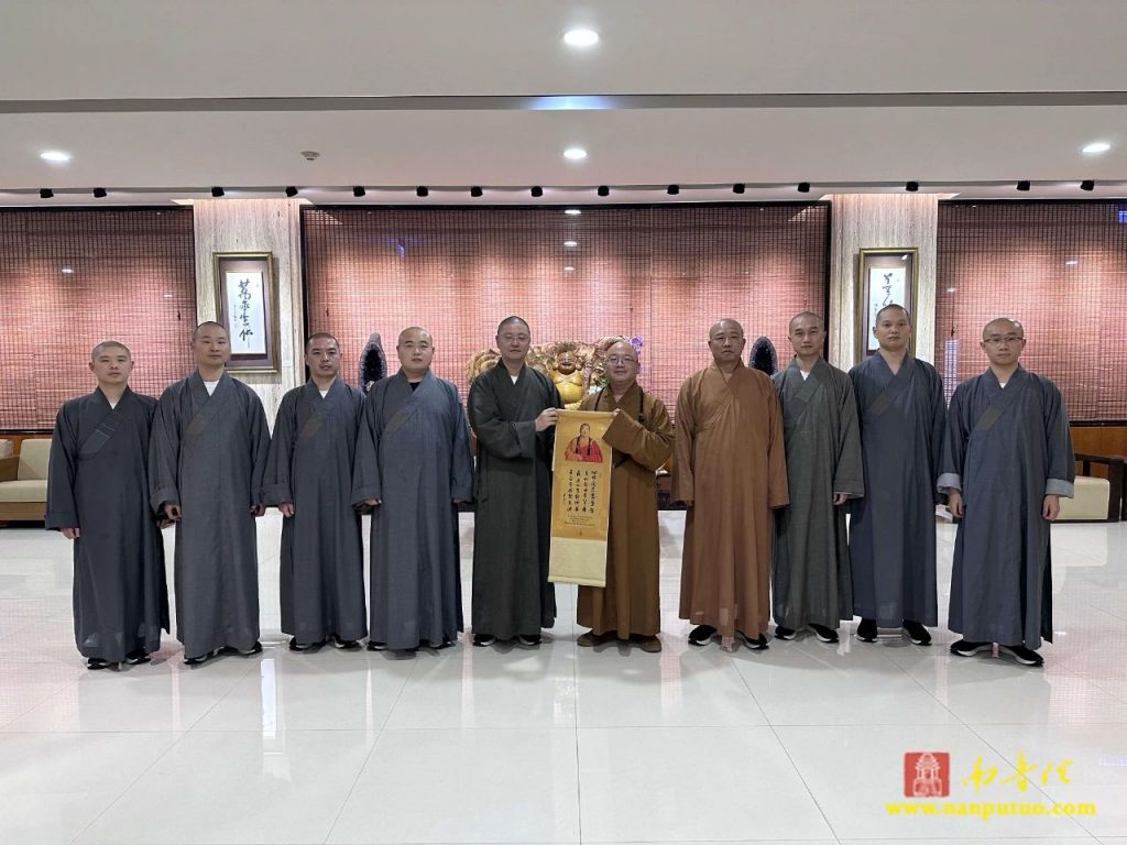 厦门南普陀寺代表团赴台出席星云长老舍利及法像安座典礼暨赞颂会活动