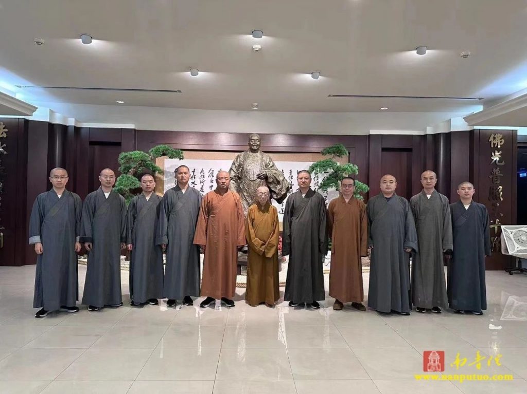 厦门南普陀寺代表团赴台出席星云长老舍利及法像安座典礼暨赞颂会活动