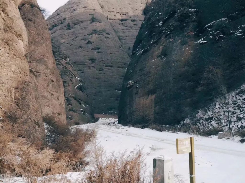 拉梢寺石窟，留存了世界上最大的摩崖浮雕佛像