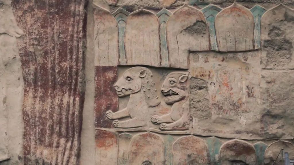 拉梢寺石窟，留存了世界上最大的摩崖浮雕佛像