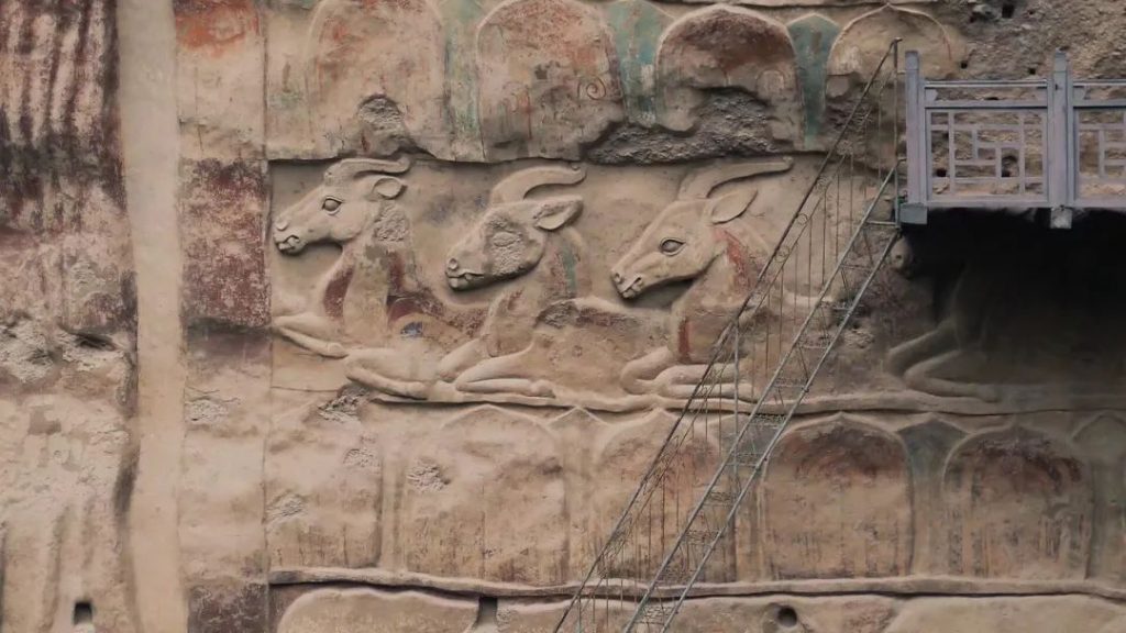 拉梢寺石窟，留存了世界上最大的摩崖浮雕佛像