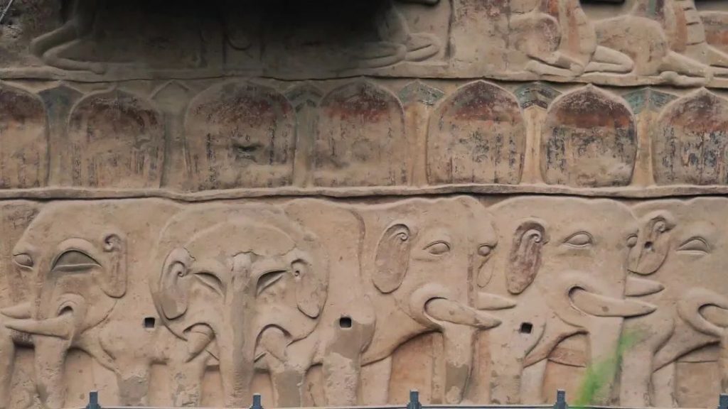 拉梢寺石窟，留存了世界上最大的摩崖浮雕佛像