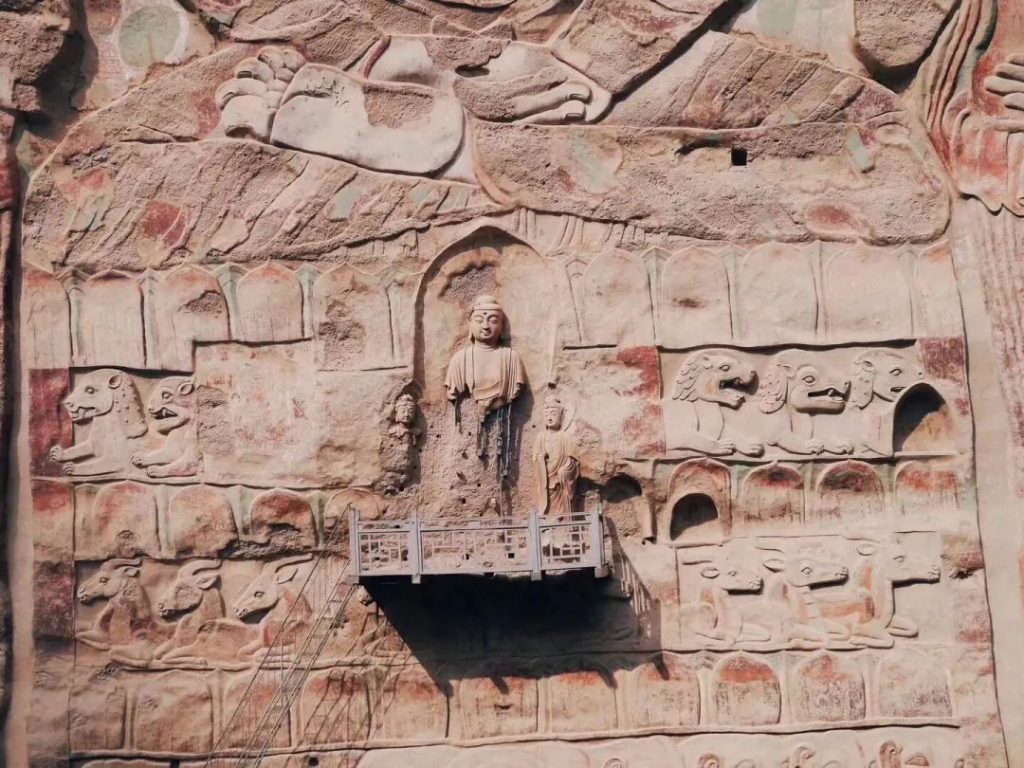 拉梢寺石窟，留存了世界上最大的摩崖浮雕佛像