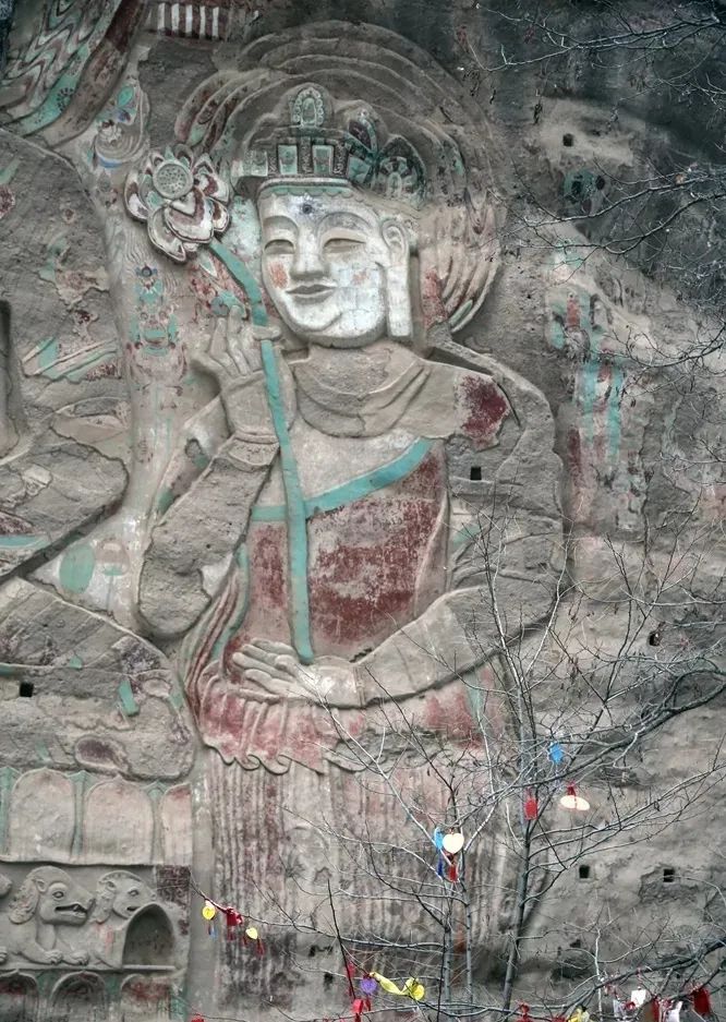 拉梢寺石窟，留存了世界上最大的摩崖浮雕佛像