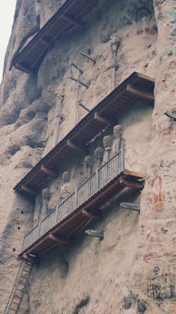 拉梢寺石窟，留存了世界上最大的摩崖浮雕佛像