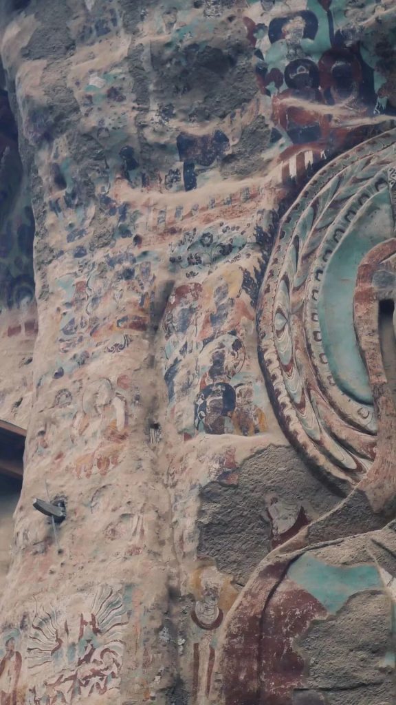 拉梢寺石窟，留存了世界上最大的摩崖浮雕佛像