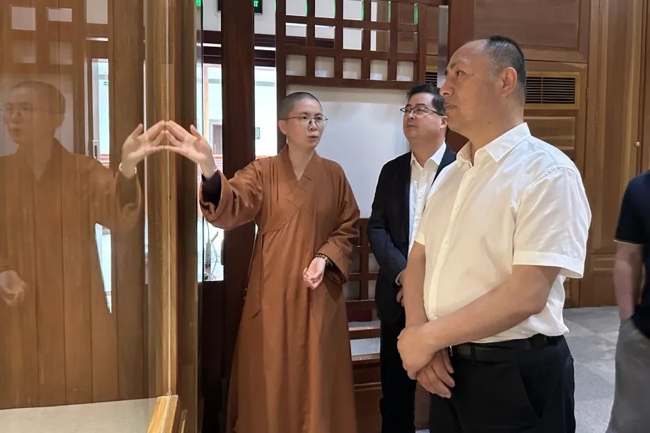 省民宗委主题教育调研组赴宁波、舟山开展文化润教、教风建设专题调研