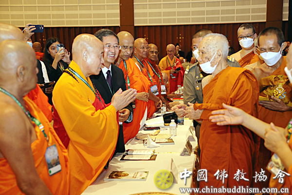 中国佛教代表团赴泰出席第18届联合国卫塞节庆祝活动