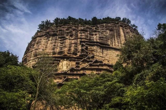 旃檀精舍 ‖ 悬崖峭壁上的泥塑艺术，麦积山石窟穿越千年的惊世之美