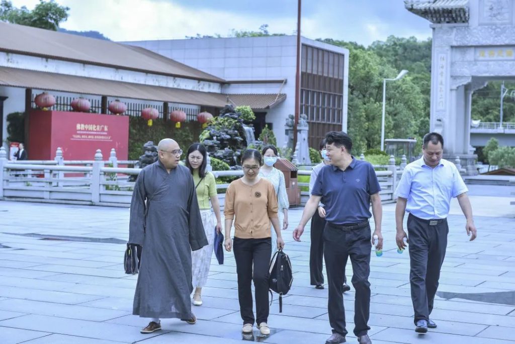 广东省民族宗教委政策法规处副处长涂翠芳一行莅临普陀寺考察调研