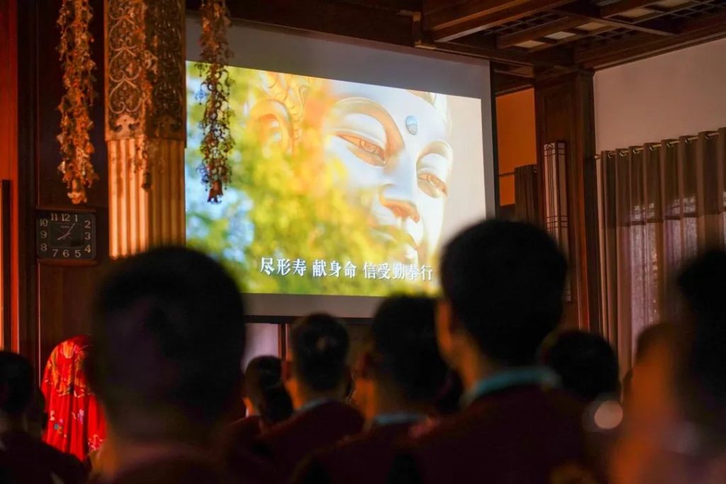 彼岸行 | 曾更见世尊，则能信此事