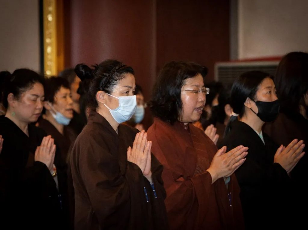 新闻｜杭州灵隐寺组织居士忏摩共修 忏悔业障 清净身心