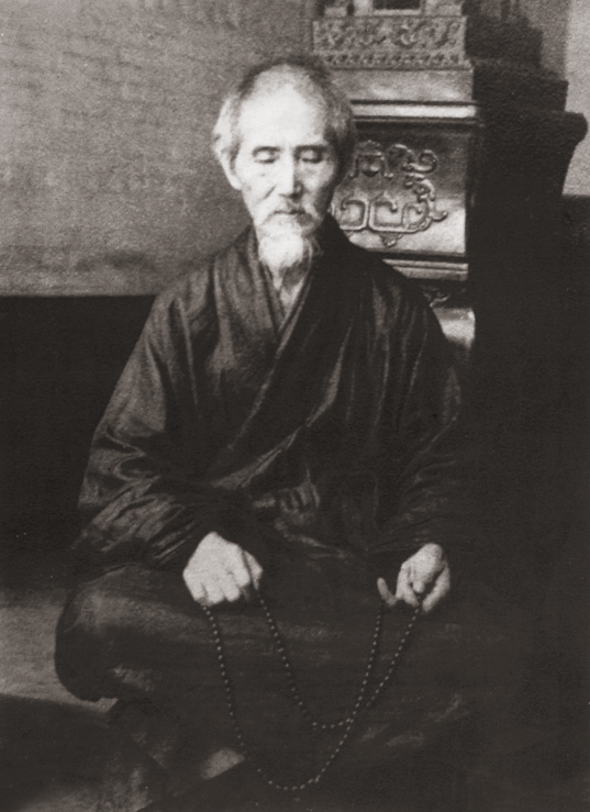 他一生低调做人，大手笔做事，最后在一间茅草屋度过晚年