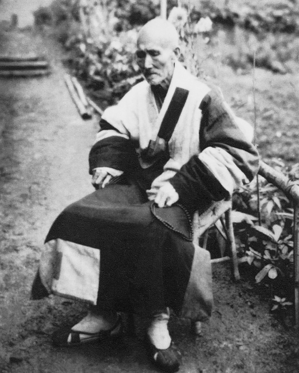 他一生低调做人，大手笔做事，最后在一间茅草屋度过晚年