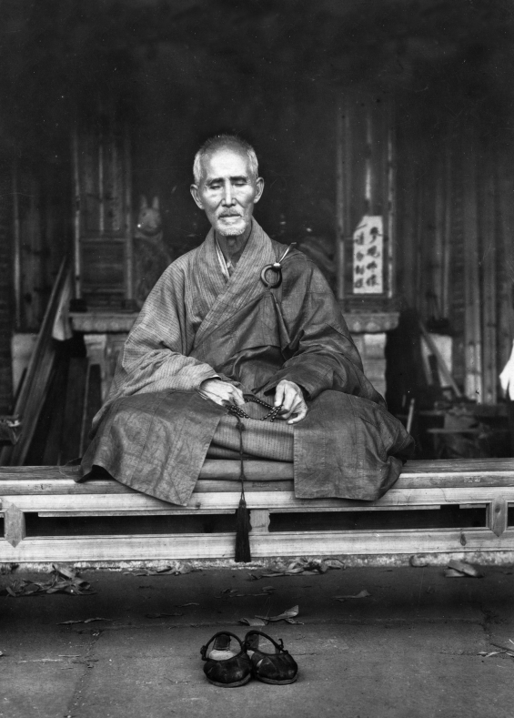 他一生低调做人，大手笔做事，最后在一间茅草屋度过晚年