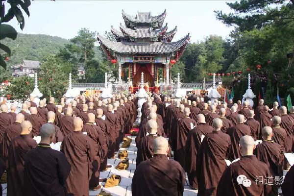 界诠法师：我们信仰的是三宝！不是信仰的哪个人