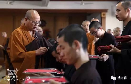 界诠法师：我们信仰的是三宝！不是信仰的哪个人