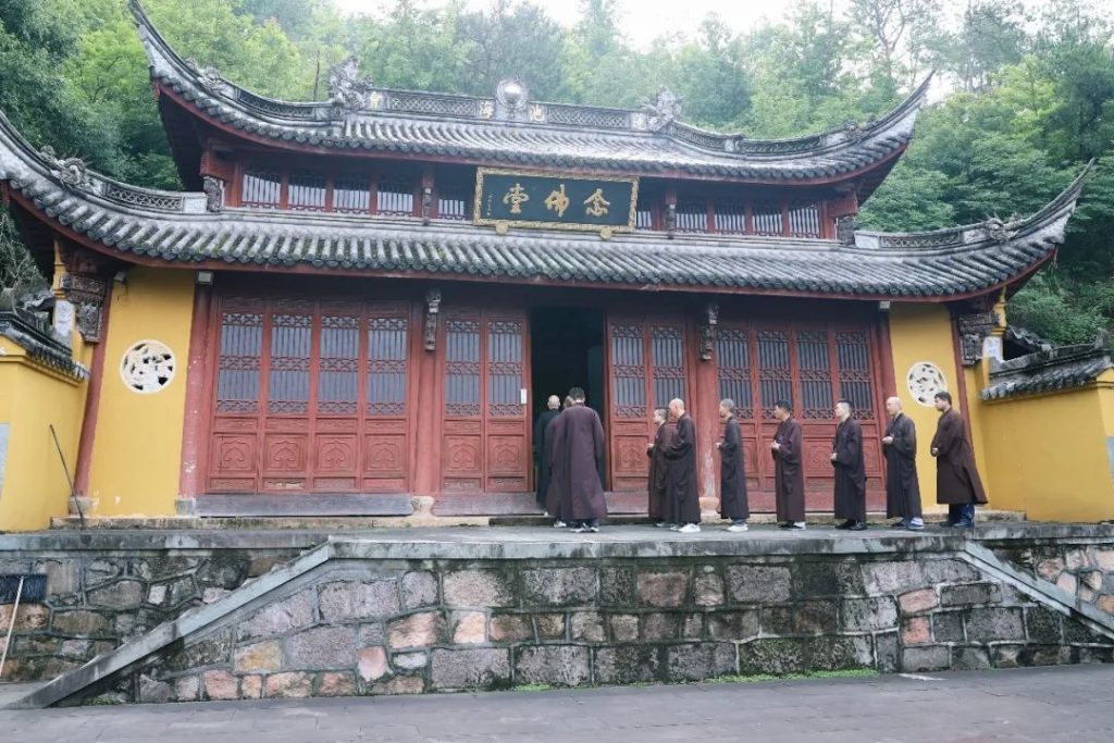 新闻｜杭州灵隐寺举办2023年第二期皈依弟子回堂修学活动​