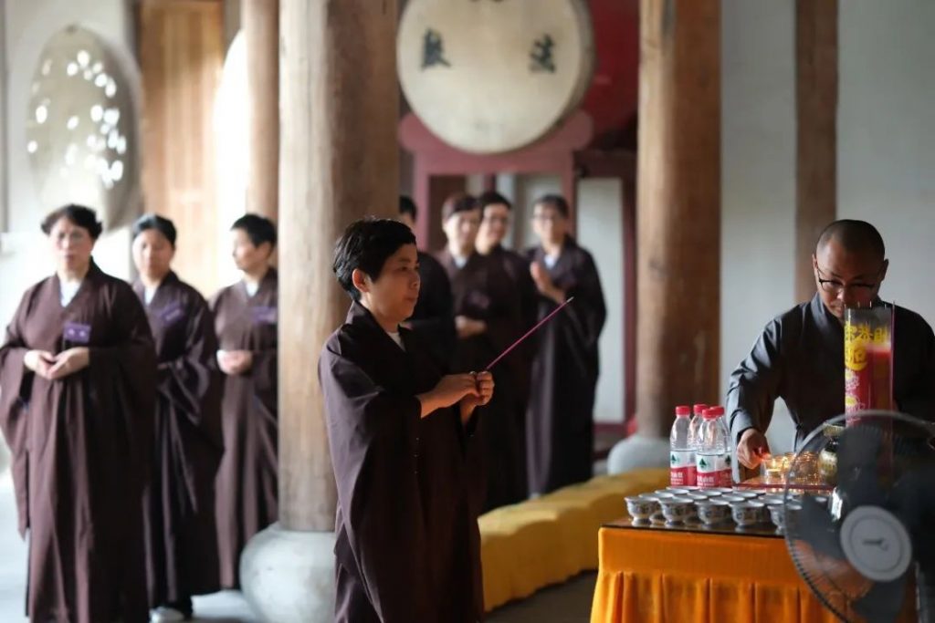新闻｜杭州灵隐寺举办2023年第二期皈依弟子回堂修学活动​