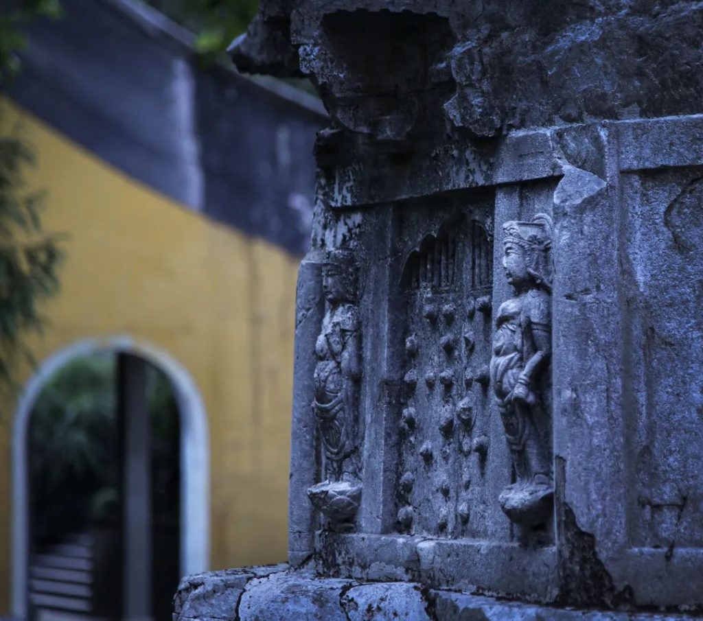 参访寺院：寺院里的朝暮课诵都做什么？