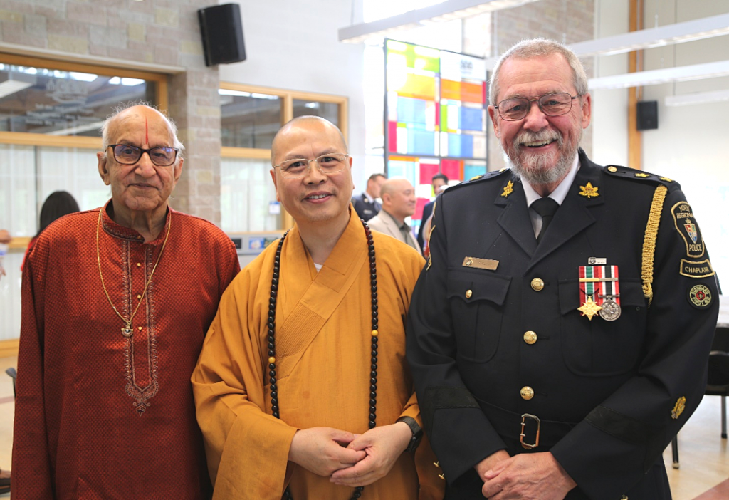 加拿大警察牵线各宗教领袖交流对话，达义大和尚分享50年弘法历程