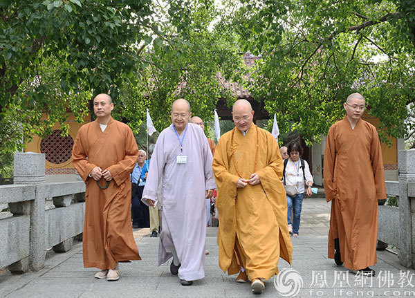本性法师引领恵空法师一行参观福建佛学院、莆田广化寺（图片来源：凤凰网佛教文化 摄影：镜了法师）