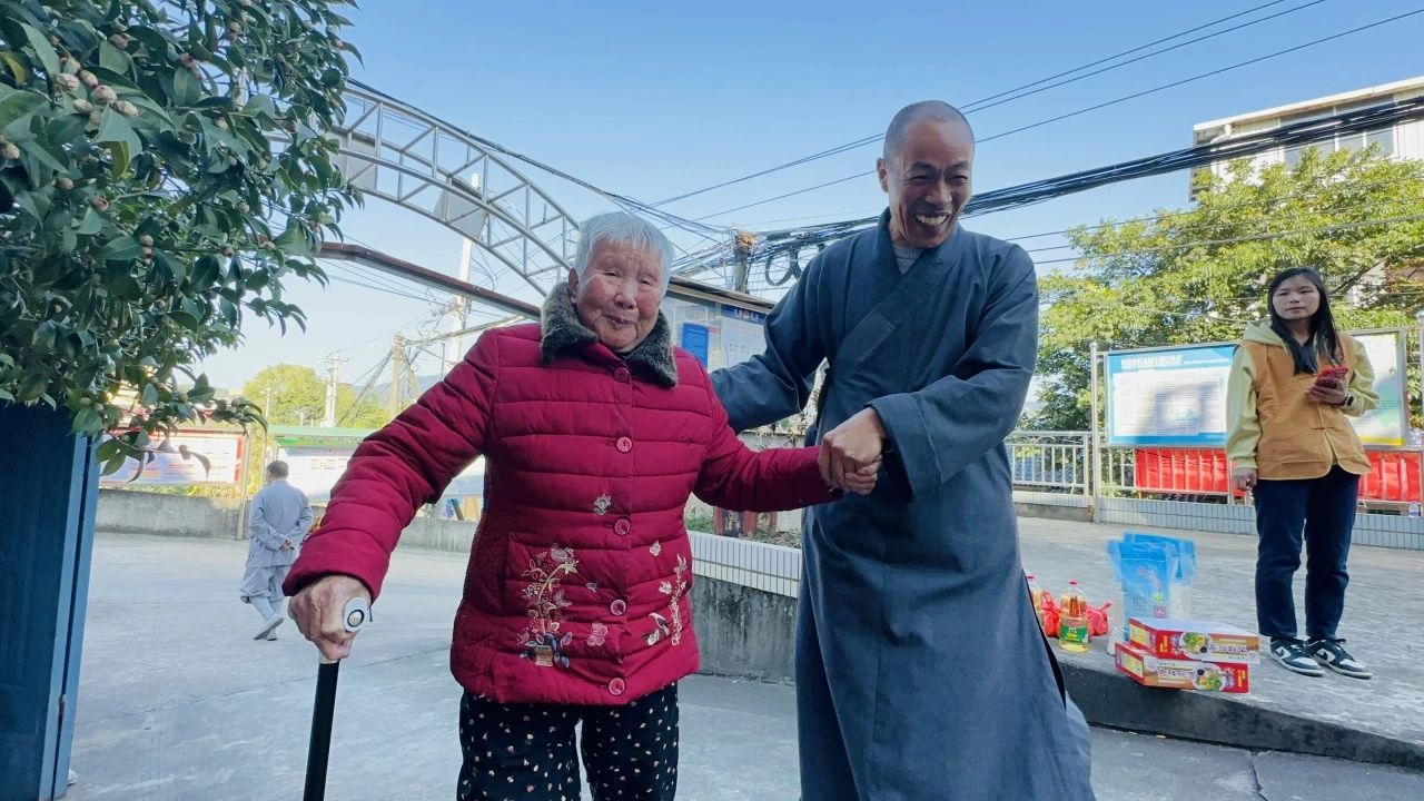 慈善关爱｜闽侯佛协九寺联动慰问耄耋老人