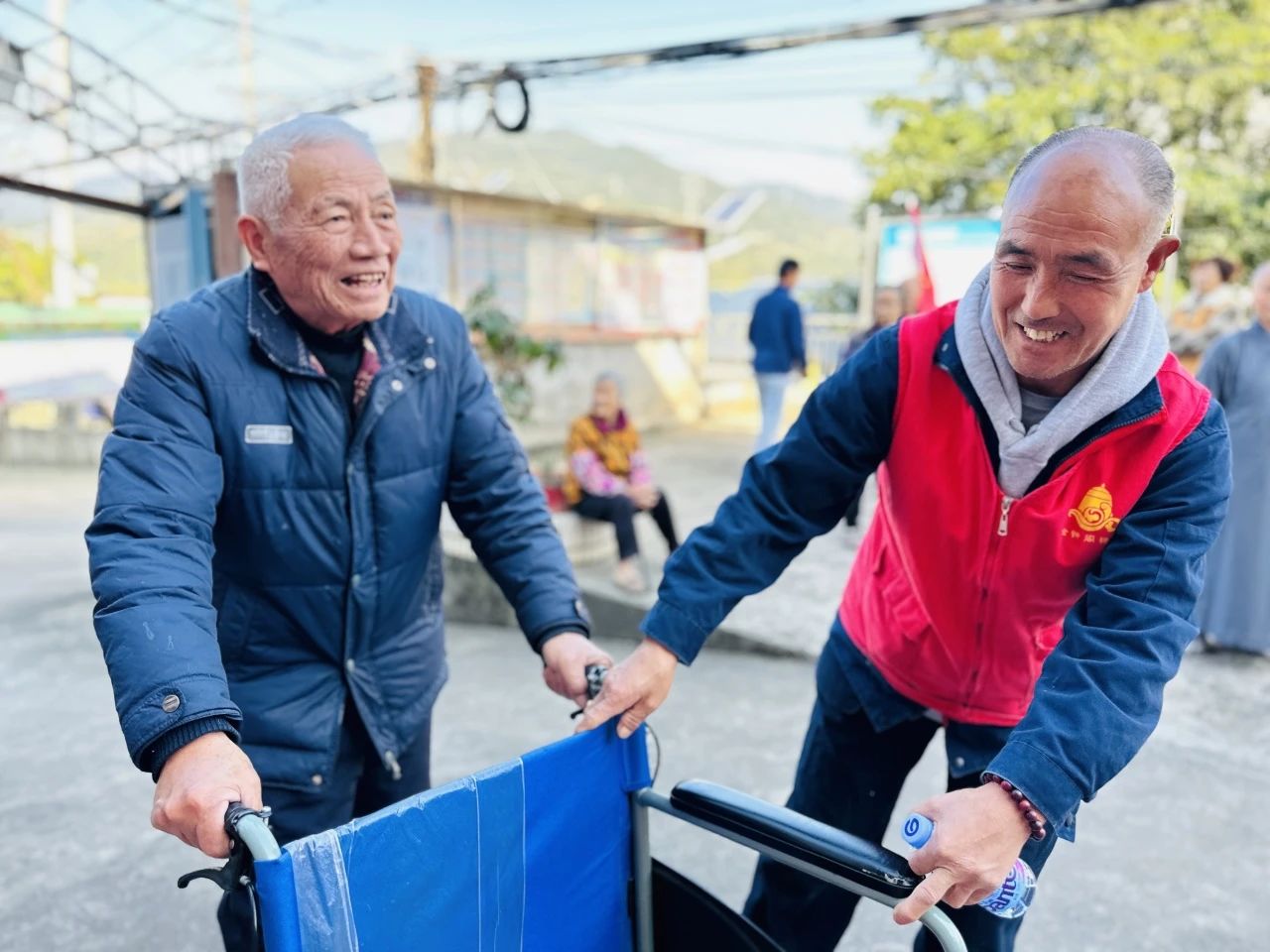 慈善关爱｜闽侯佛协九寺联动慰问耄耋老人