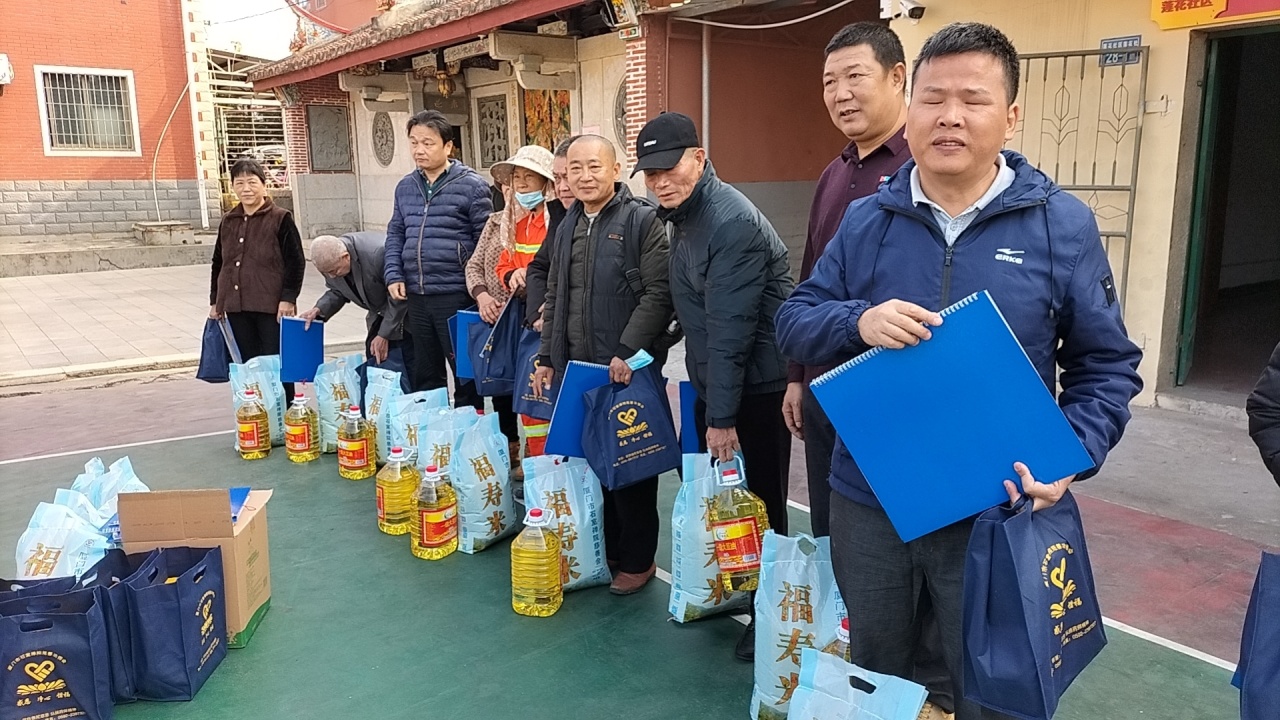 厦门石室禅院慈善会新春爱心行活动进行中