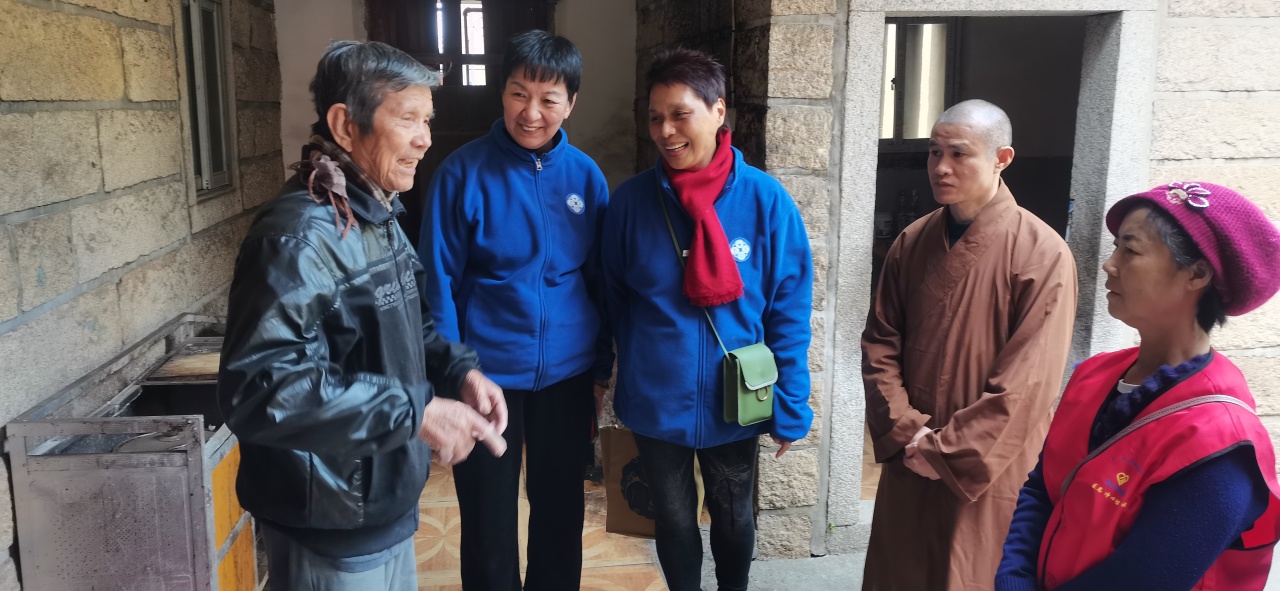厦门石室禅院慈善会新春爱心行活动进行中
