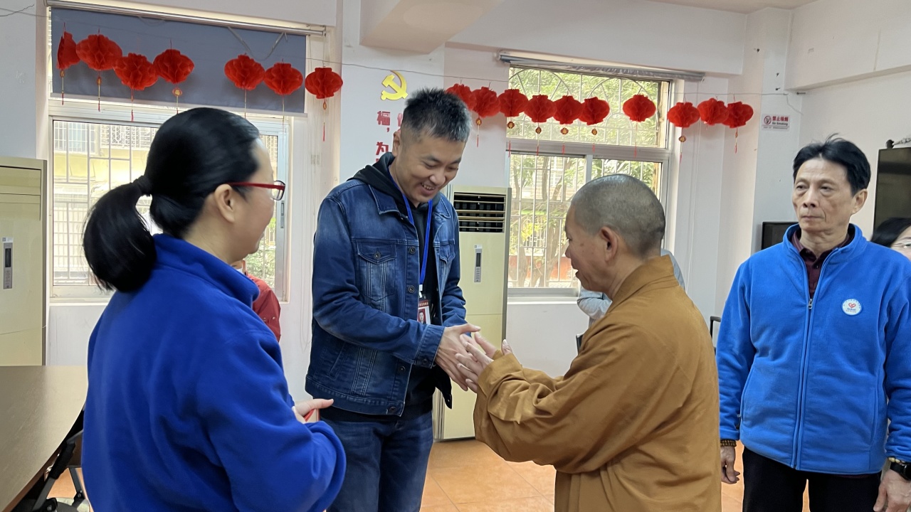 厦门石室禅院慈善会新春爱心行活动进行中