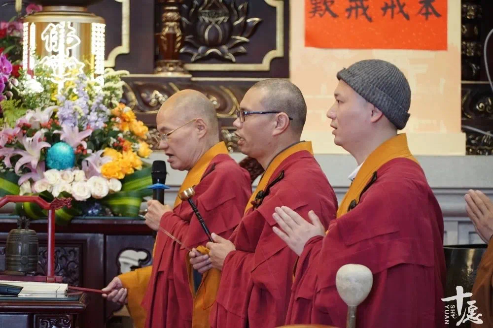 雪峰崇圣禅寺传观法师领众沉痛悼念能元法师示寂