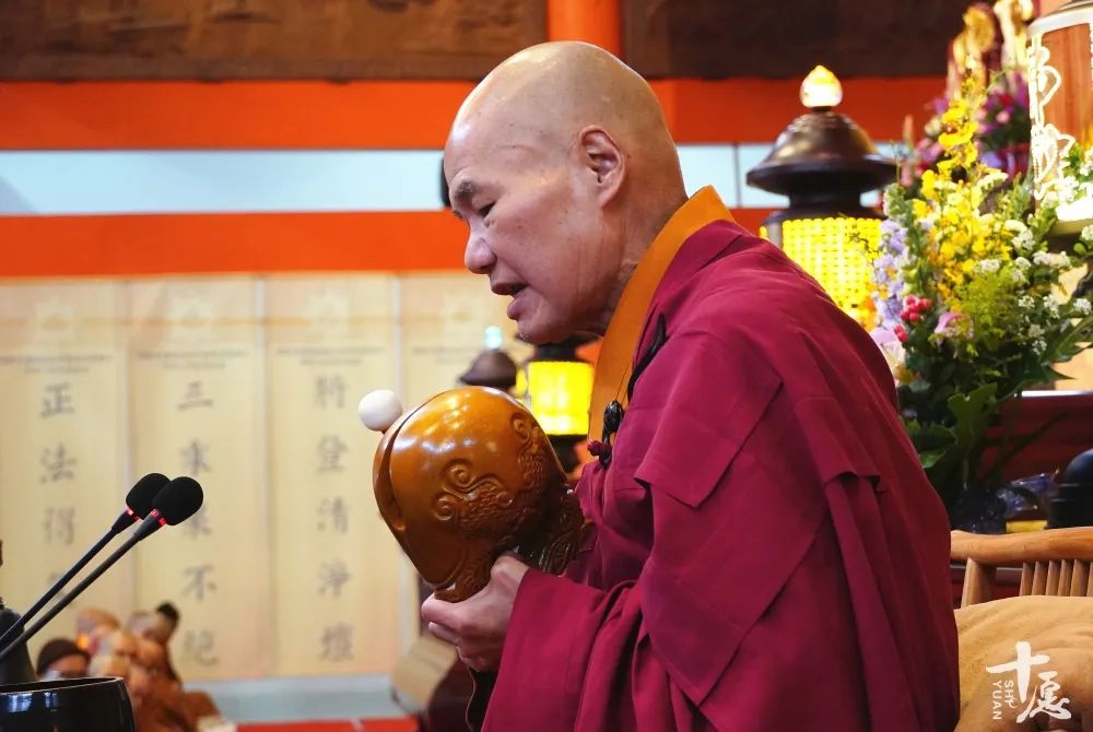 雪峰崇圣禅寺传观法师领众沉痛悼念能元法师示寂