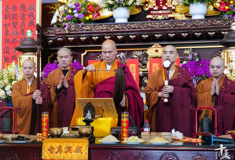 雪峰崇圣禅寺传观法师领众沉痛悼念能元法师示寂