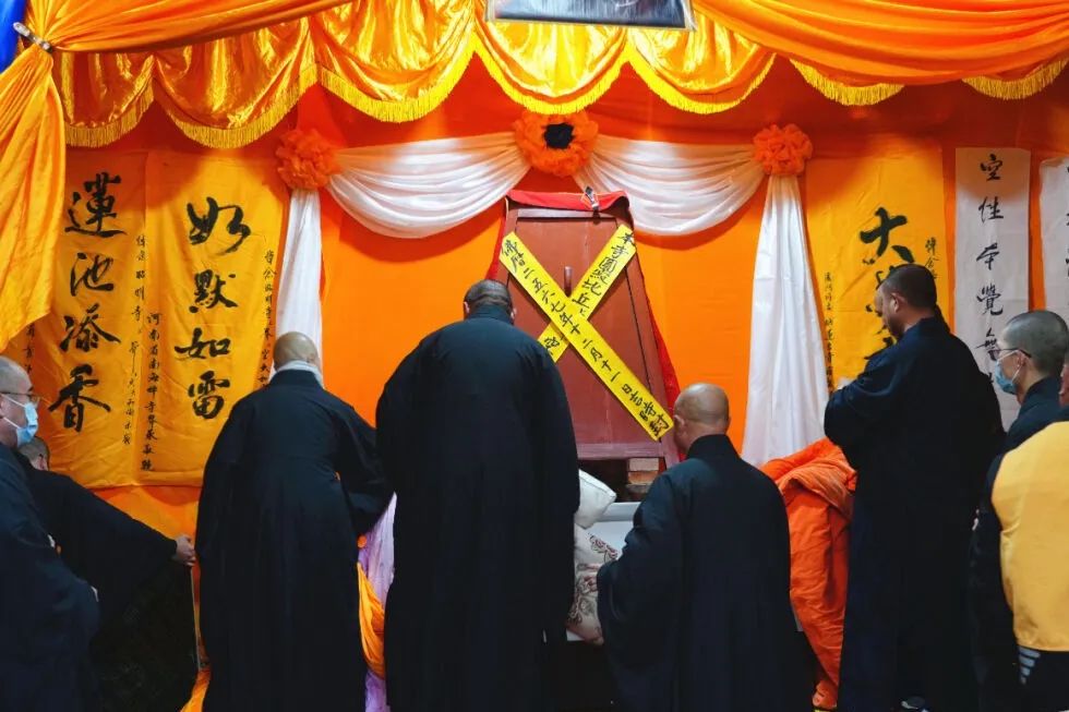 鳌峰肃立挽长老：界空法师追思法会和荼毗仪式在福鼎昭明寺举行