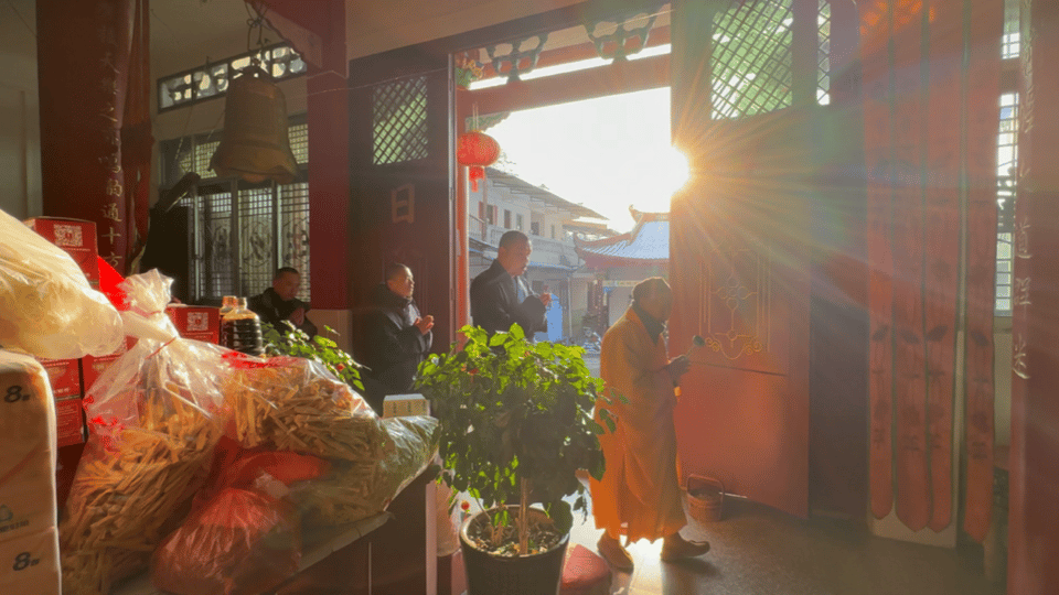 山门常衍 勿忘年迈僧宝｜金钟阁禅寺新年暖心三明行