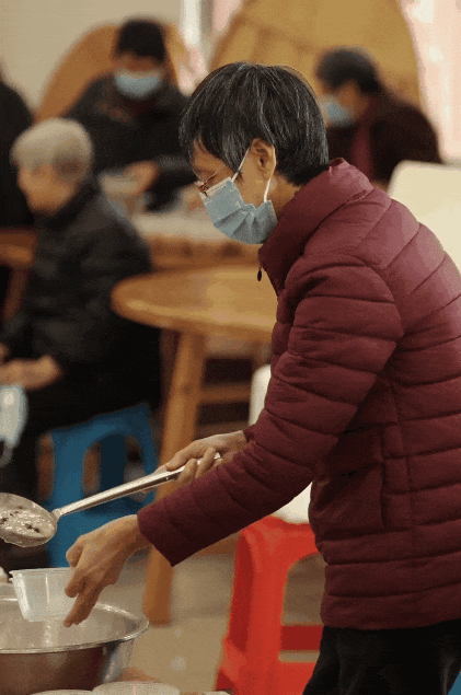 第一批搬进寺院养老的人