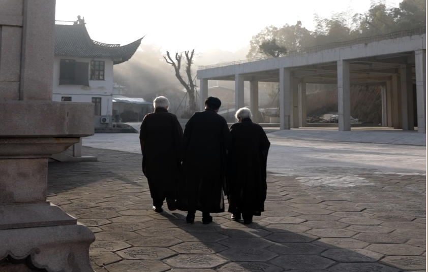 第一批搬进寺院养老的人