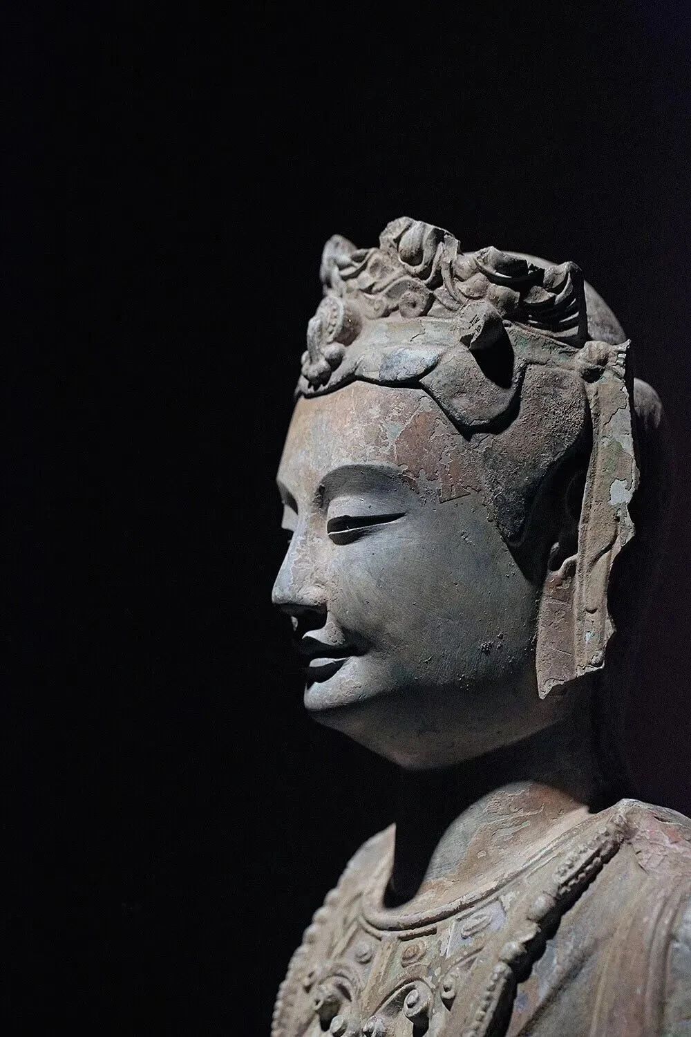 北齐造像：佛陀的微笑中撼动人心的力量