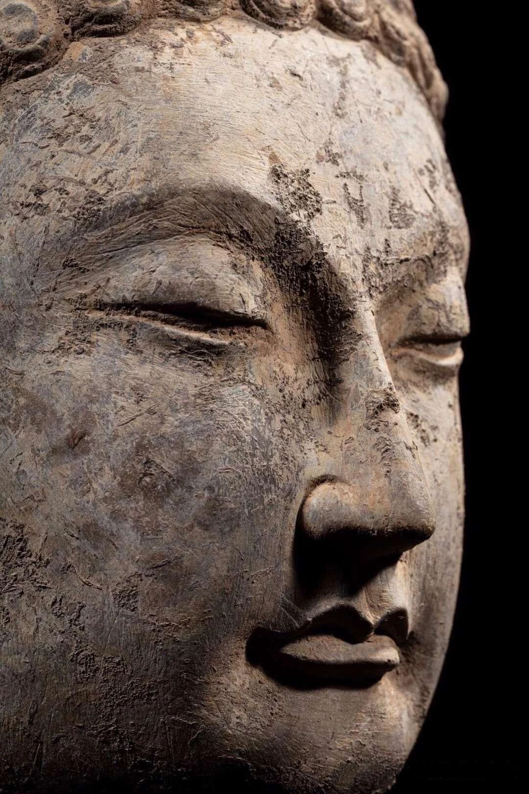 北齐造像：佛陀的微笑中撼动人心的力量